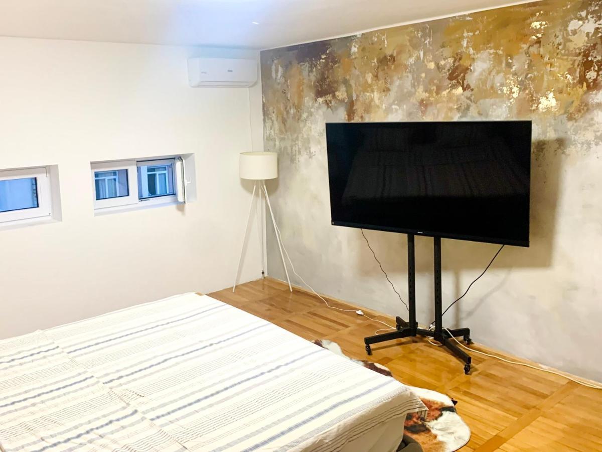 City Center Square Deluxe Nest Podgorica Extérieur photo
